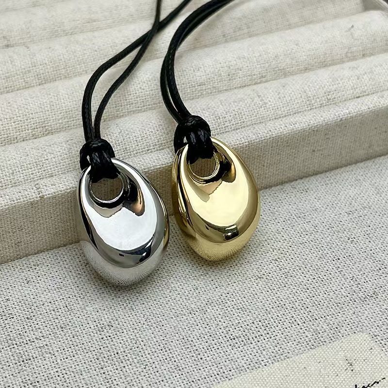Mens Fashion Trends 2026 - Koreaanse Zwarte Huid Touw Zilver Kleur